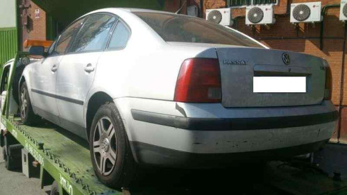  VOLKSWAGEN PASSAT BERLINA (3B2) 