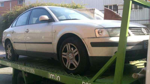  VOLKSWAGEN PASSAT BERLINA (3B2) 