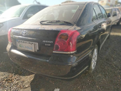 TOYOTA AVENSIS BERLINA (T25)