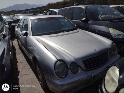 MERCEDES-BENZ CLASE E (BM 210) BERLINA