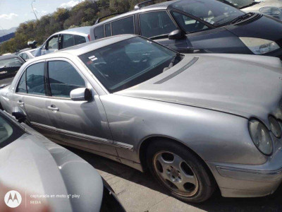 MERCEDES-BENZ CLASE E (BM 210) BERLINA