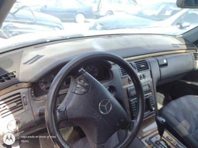 MERCEDES-BENZ CLASE E (BM 210) BERLINA