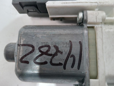 MOTOR ELEVALUNAS DELANTERO DERECHO, VOLKSWAGEN, GOLF V (1K1)(10.2003)