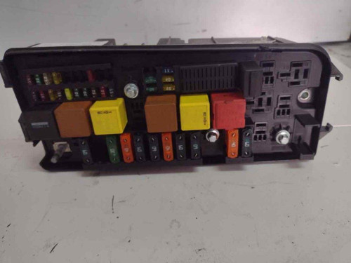 CAJA RELES / FUSIBLES OPEL VECTRA C BERLINA 