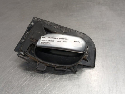 MANETA INTERIOR DELANTERA DERECHA