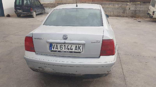  VOLKSWAGEN PASSAT BERLINA (3B2) 