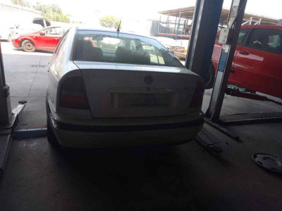SKODA OCTAVIA BERLINA (1U2)
