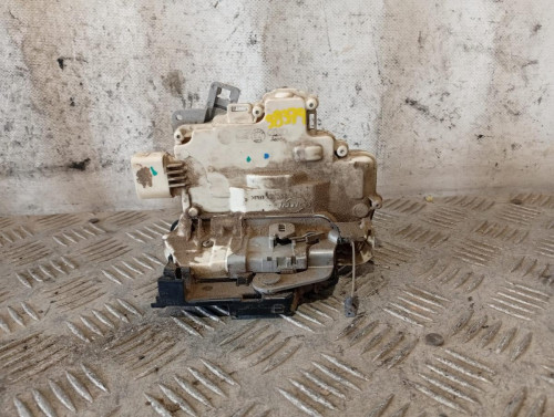 CERRADURA PUERTA DELANTERA IZQUIERDA 