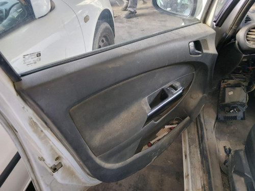 OPEL CORSA D — vehículo donante para recambios 