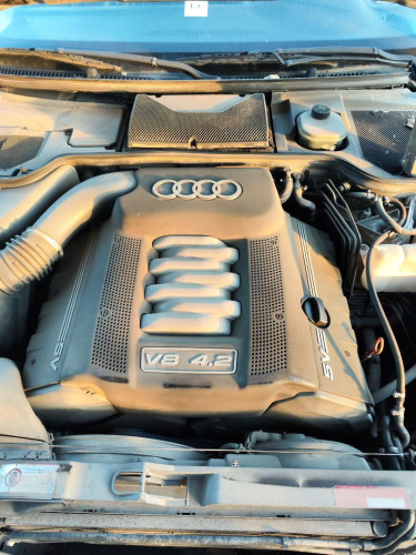  AUDI A8 (D2) 