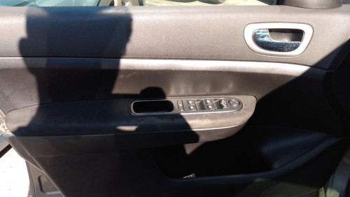 PEUGEOT 307 (S1)(04.2001) — vehículo donante para recambios 