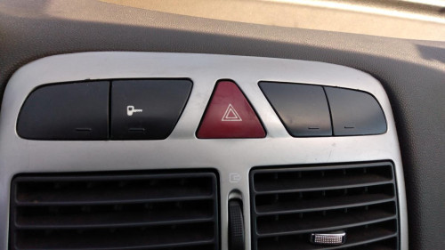 PEUGEOT 307 (S1)(04.2001) — vehículo donante para recambios 