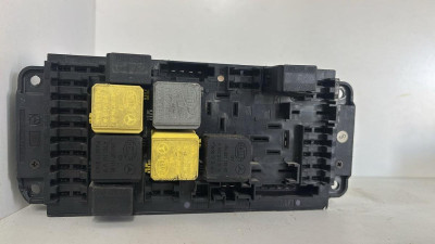 CAJA RELES / FUSIBLES