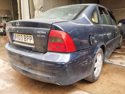 OPEL VECTRA B BERLINA