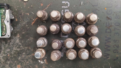 JUEGO TORNILLOS DE RUEDA