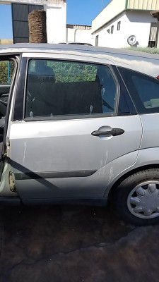 PUERTA TRASERA IZQUIERDA Ford Focus Berlina (CAK)(1998->)