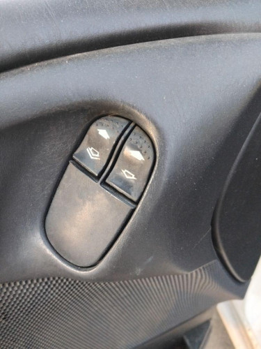 MANDO ELEVALUNAS DELANTERO IZQUIERDO Ford Focus Familiar (CAK)(1998->) Ford Focus Familiar (CAK)(1998->) 