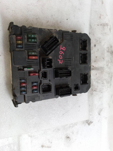  CAJA RELES / FUSIBLES 