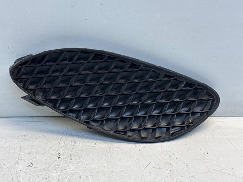 REJILLA PARAGOLPES DELANTERO Mercedes-Benz CLASE CLA (BM 117) 