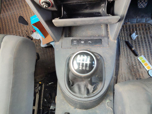  VOLKSWAGEN TOURAN (1T2) 