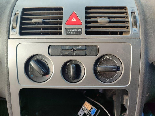  VOLKSWAGEN TOURAN (1T2) 