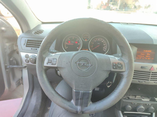  OPEL ASTRA H GTC 