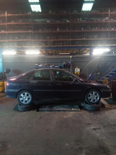 RENAULT LAGUNA (B56) — vehículo donante para recambios 
