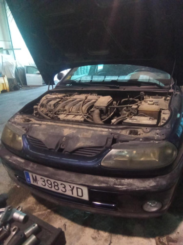 RENAULT LAGUNA (B56) — vehículo donante para recambios 