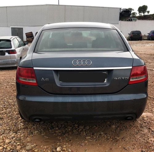 AUDI A6 BERLINA (4F2) — vehículo donante para recambios 