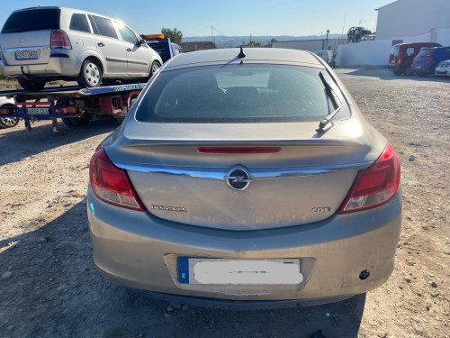 OPEL INSIGNIA BERLINA — vehículo donante para recambios 
