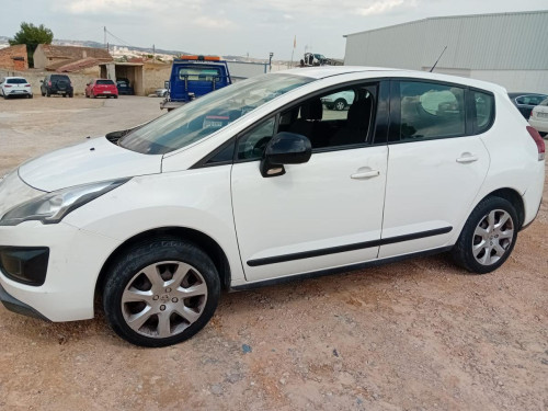 PEUGEOT 3008 — vehículo donante para recambios 