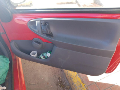 GUARNECIDO PUERTA DELANTERA DERECHA