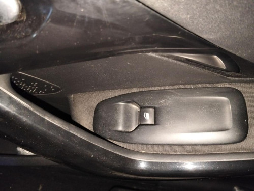 MANDO ELEVALUNAS DELANTERO DERECHO Peugeot 208 