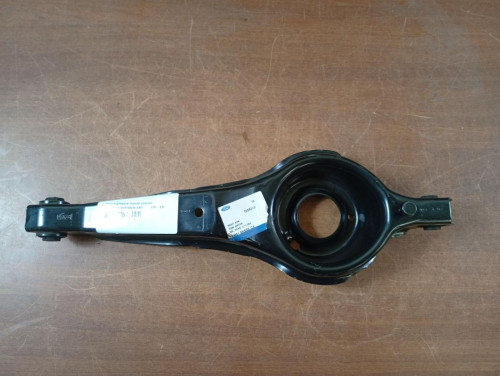 BRAZO SUSPENSION TRASERO DERECHO 