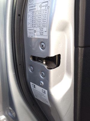CERRADURA PUERTA DELANTERA IZQUIERDA