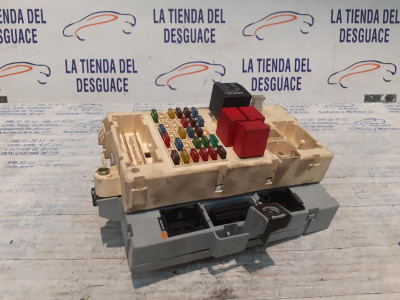 CAJA RELES / FUSIBLES