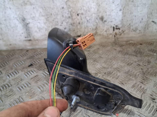 RETROVISOR IZQUIERDO 