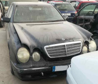 MERCEDES-BENZ CLASE E (BM 210) BERLINA