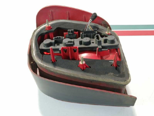 PILOTO TRASERO IZQUIERDO VOLKSWAGEN POLO III BERLINA (6N2) 