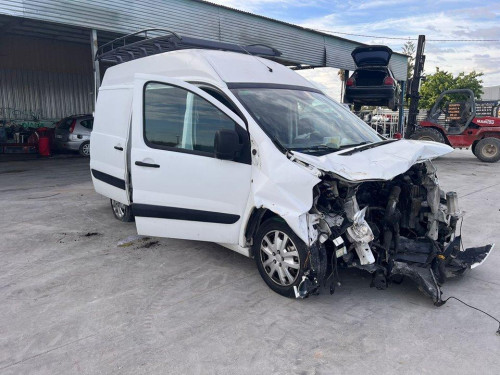 PEUGEOT EXPERT FURGÓN — автомобиль-донор на запчасти 