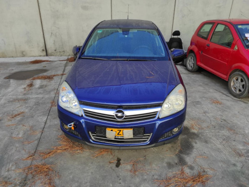 OPEL ASTRA H BERLINA — vehículo donante para recambios 