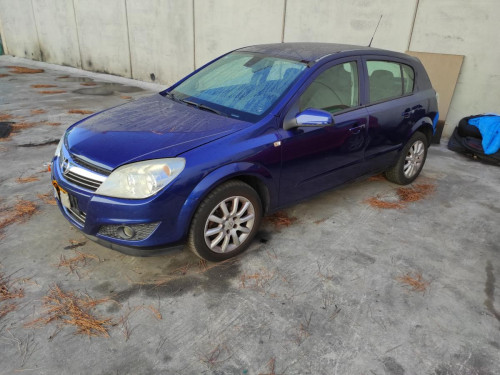 OPEL ASTRA H BERLINA — vehículo donante para recambios 