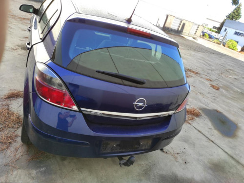OPEL ASTRA H BERLINA — vehículo donante para recambios 