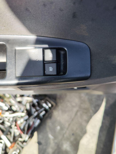 MANDO ELEVALUNAS DELANTERO IZQUIERDO Volkswagen POLO IV (9N1) 