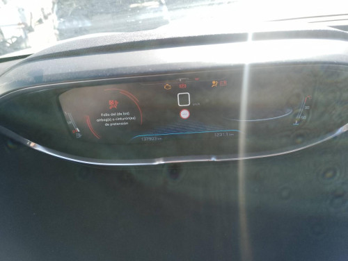 PEUGEOT 3008 — vehículo donante para recambios 