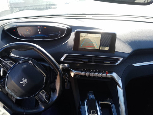 PEUGEOT 3008 — vehículo donante para recambios 