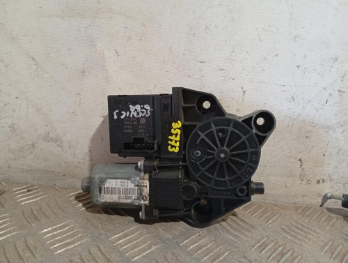 MOTOR ELEVALUNAS DELANTERO DERECHO 