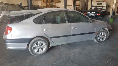  TOYOTA AVENSIS BERLINA (T22) 