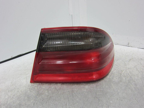 PILOTO TRASERO DERECHO Mercedes-Benz CLASE E (BM 210) BERLINA 