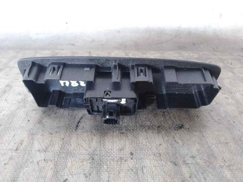 MANDO ELEVALUNAS DELANTERO DERECHO Renault MEGANE IV BERLINA 5P 